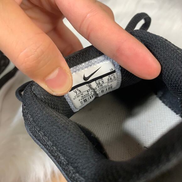 Nike Women's Black Athletic Shoes size 7.5 - Picture 3 of 10